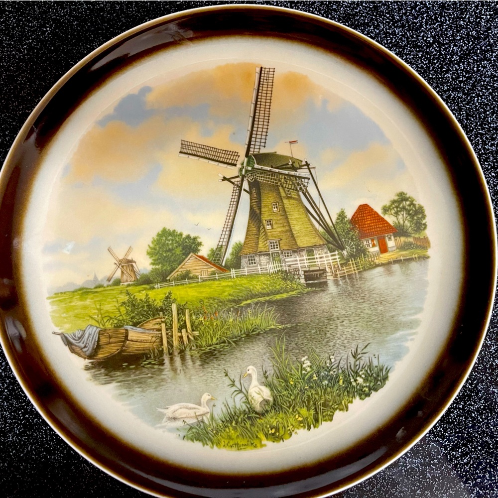 Holland plate, clogs and windmill trinket